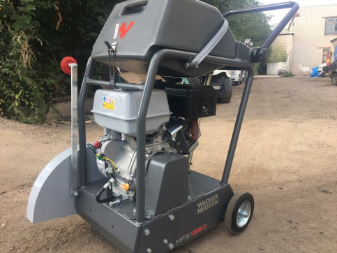  в прокат в Брянске. У нас лучшая цена за сутки! Возможность взять в аренду с выгодной скидкой до 40% при экспресс доставке 24/7. И помните, ночью стоимость еще дешевле на 30%! #арендапрокат #виброплита #выгодно